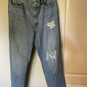 Distressed Levi’s Light Blue Jeans